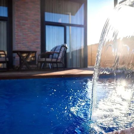 Vital Goel Oezel Havuzlu & * 萨潘贾