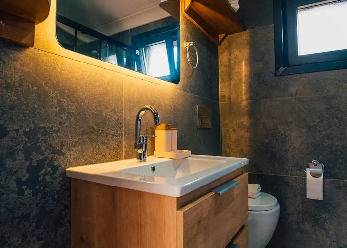 Vital Goel Oezel Havuzlu & 萨潘贾