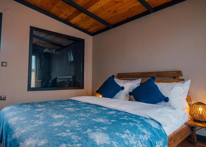 Vital Goel Oezel Havuzlu & * 萨潘贾