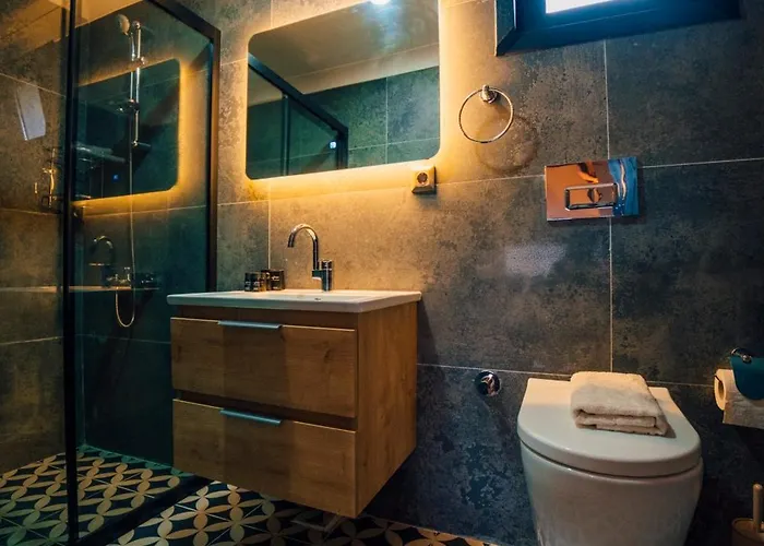 Vital Goel Oezel Havuzlu & 萨潘贾