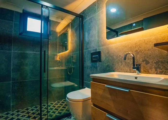 Vital Goel Oezel Havuzlu &