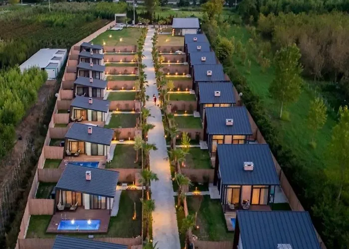 别墅 Vital Goel Oezel Havuzlu & 萨潘贾