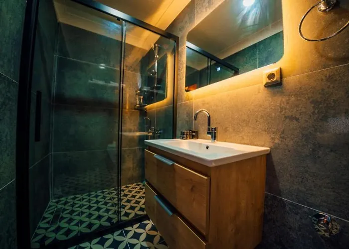 Vital Goel Oezel Havuzlu &